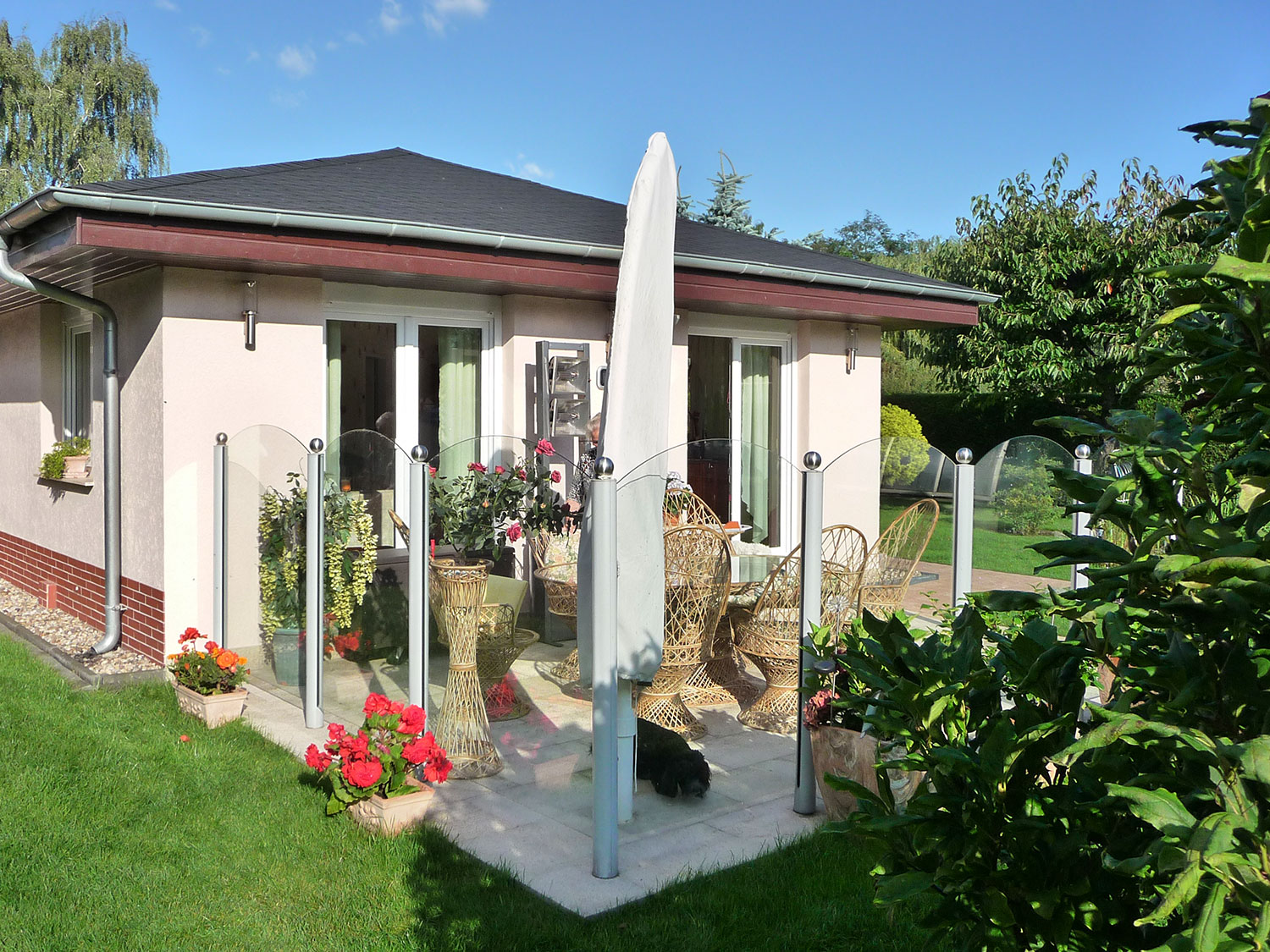 Wintergarten Blankenfelde, Terrasse vor dem Anbau (Birkner Wintergärten)